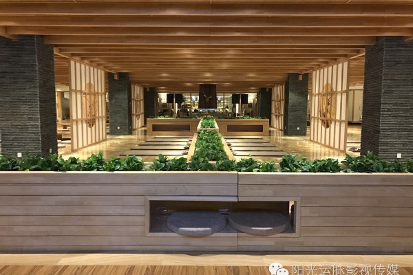 夜幕降临，永定小区按摩馆热闹非凡